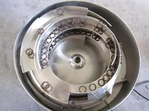 如何處理深圳振動盤的受潮？